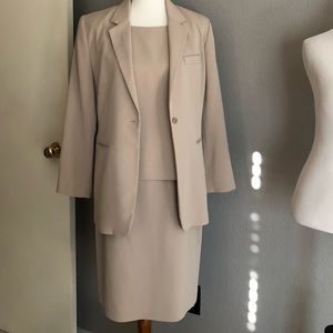Amanda Smith 3 piece suit size 12